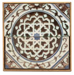 1091.  Dos azulejos de tabla de arista de cerámica esmaltada de reflejo metálico, azul y verde, de decoración geométrica.S. XVII.