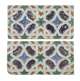 587.  Dos azulejos de tabla de cerámica esmaltada en negro, verde y melado, decorado con laceríasToledo, S. XVII
