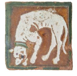 601.  Olambrilla de cerámica esmaltada con perro sobre fondo ocre.Toedo?, S. XVI.