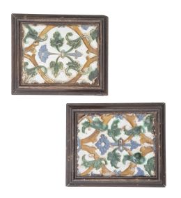 586.  Dos azulejos de cerámica de arista esmaltada con flores en ocre, verde y azul.Toledo, S. XVI.