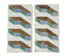 562.  Azulejo geométrico de cerámica esmaltada, en azul verde y melado.Sevilla, S. XVI-XVII.