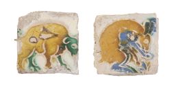 586.  Dos olambrillas de cerámica esmaltada en verde, azul y melado, una con toro y otra con conejo.Sevilla, S. XVI.