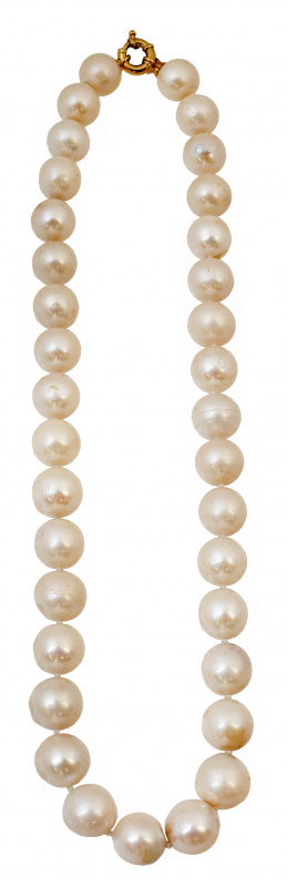 193.  Collar de perlas de los mares del Sur de 11,5 mm aprox