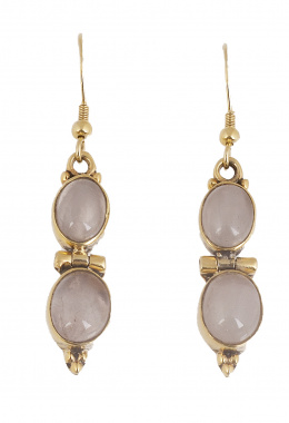 192.  Pendientes largos con dos cabuchones de cuarzo blanco