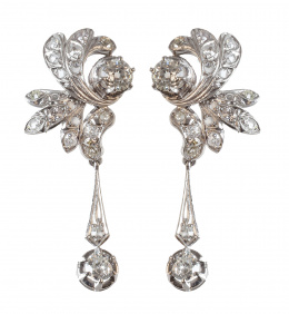 275.  Pendientes largos años 40 de platino y brillantes