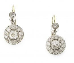 114.  Pendientes estilo Art-Decó con ojo de perdiz colgante de brillante en chatón superior