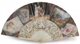 1254.  Abanico con país pintado sobre papel con aplicaciones metálicas de color aplicadas y escenas en medallones, varillaje y padrones en hueso policromado.Trabajo holandés, ff. del S. XVIII.