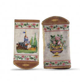 635.  Lote de dos portagafas de piel decorados con abalorios.pp. del S. XX.