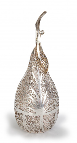 652.  Perfumador con forma de pera en plata en filigrana.Persia, pp. del S. XX.