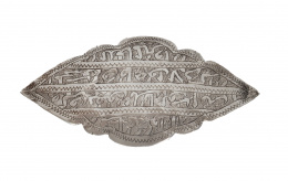 654.  Placa persa de plata grabada.Irán, S. XIX.
