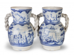 1393.  Pareja de orzas de cerámica esmaltada en azul y blanco, siguiendo modelos del S. XVIII.Talavera, h. 1900.