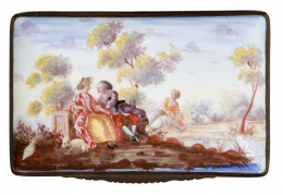 1028.  Caja en esmalte con escena galante y flores.Francia, S. XVIII.