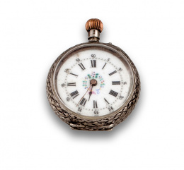 736.  Pequeño reloj Lepine en plata pp.s.XX.