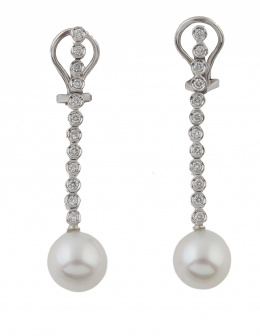 291.  Pendientes largos con perlas australianas de intenso oriente, colgante de línea riviere de brillantes en chatones