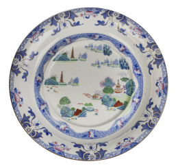 1236.  Fuente en loza inglesa decorada con arquitecturas.Copeland-Spode, Inglaterra, S. XIX.