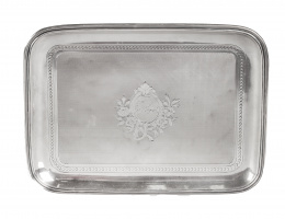 1243.  Bandeja en plata de decoración grabada de contarios y guilloché, Ley 950.Francia, h.1890.