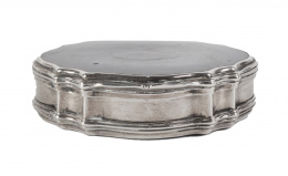 1069.  Tabaquera de plata y símil carey. Número 64 grabado.Ff. del S. XVIII - pp. del S. XIX.