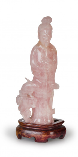 674.  Figura oriental en cuarzo rosa. China, S. XIX.