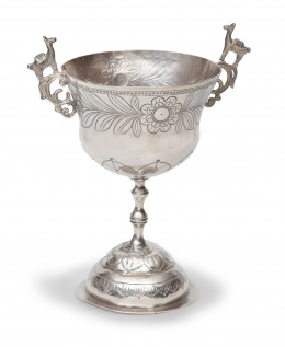 795.  Copa en plata con dos asas de plata en su color.Quizás Perú, S. XX.