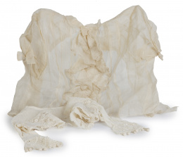 764.  Lote de blusa y camisilla en hilo blanco con bordado, ff. del S. XIX - pp. del S. XX.