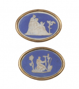 750.  Dos biscuit a la manera de Wedgwood con escenas mitológicas.Trabajo inglés, pp. S.XX
