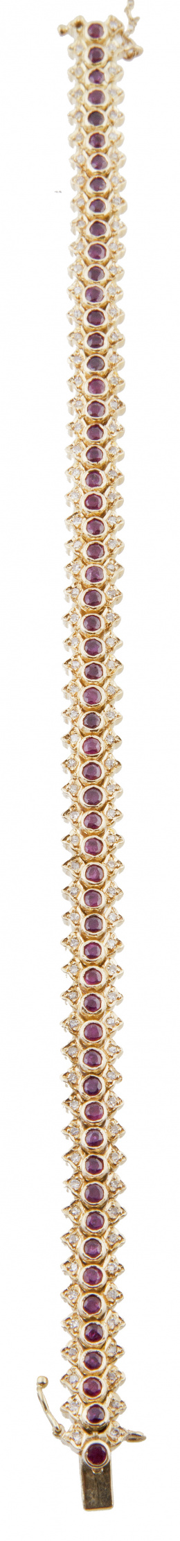 286.  Pulsera articulada con línea central de rubies en chatones entre dos bandas de brillantes