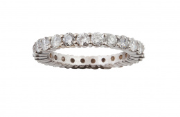 317.  Sortija alianza completa de 24 brillantes de color estimado G-H y grado de pureza VS1-SI1