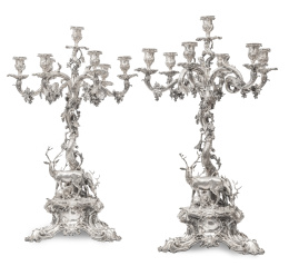 1336.  Pareja de candelabros victorianos de plata de siete brazos de luz. Con marcas.Elkington & Co. Ltd. Londres, h. 1891.