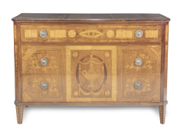 567.  Cómoda de estilo neoclásico de madera de caoba y varias maderas.S. XX.