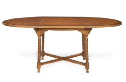 1179.  Mesa de comedor de corcho y madera con inscripción en latín en el perímetro.S. XX.