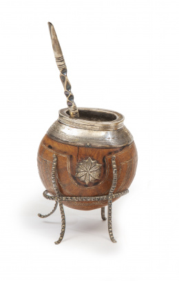 695.  Matera de calabaza grabada montada en plata.Chile o Argentina, S. XIX.