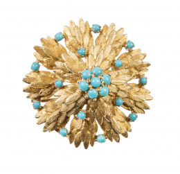 193.  Broche circular años 50 en forma de flor con turquesas y pétalos de oro mate