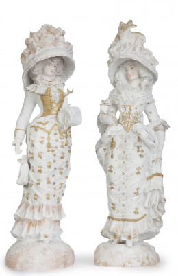 1273.  Pareja de damas en biscuit policromado, h. 1900.