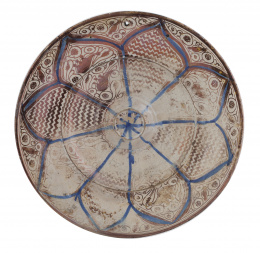 1038.  Plato en cerámica esmaltada de reflejo metálico y azul cobalto.Manises, S. XVI.