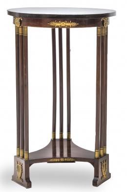 655.  Velador de madera con aplicaciones de metal dorado.Italia, ff. del S. XIX