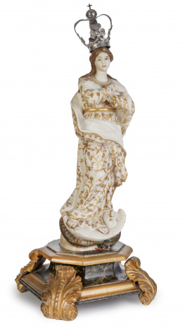 1140.  Inmaculada.Escultura en alabastro tallado y parcialmente dorado.Trabajo italiano, quizás Trápani, S. XVIII.