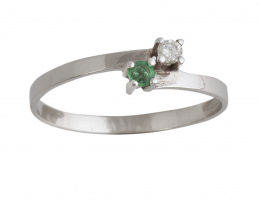 142.  Sortija tu y yo con brillante y esmeralda engastados en garras