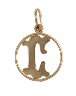 265.  Colgante circular calado con letra "C" 