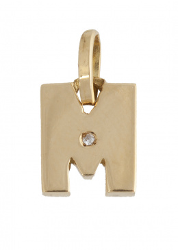 238.  Colgante de letra "M" en volumen, con un brillantito central