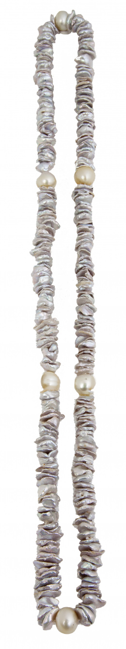 158.  Collar deperlas grises australianas Keshi color gris alternos con seis perlas australianas blancas abotonadas