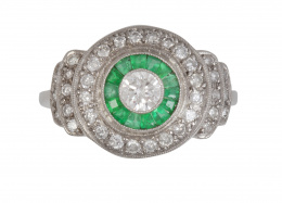 339.  Sortija ojo de perdiz estilo Art-Decó de brillantes y esmeraldas