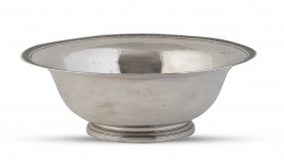 1079.  Jofaina de plata con cenefa en los bordes. Barcelona, Carreras, S. XIX.