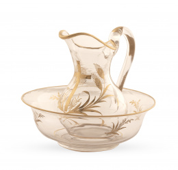 434.  Juego de jofaina y aguamanil litúrgico en cristal dorado decorado con cruz y espigas.La Granja, S. XIX.