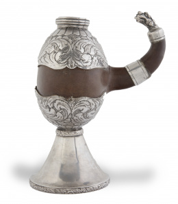 1310.  Matera de calabaza montada en plata.Argentina o Chile, S. XVIII - XIX.