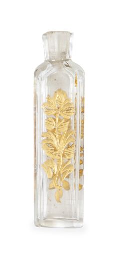 1139.  Perfumero de vidrio transparente con decoración de flores en dorado.La Granja, S. XVIII.