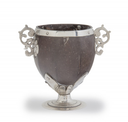 1303.  Coco chocolatero, engastado en plata.Méjico, S. XVIII.