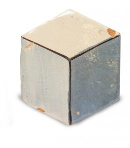 1377.  Azulejo de cerámica esmaltada en trampantojo.Teruel, S. XVI.