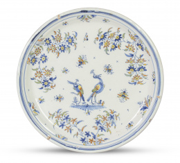 522.  Plato de cerámica esmaltada de la serie de chinescos.Alcora, primera época (1735-1749).