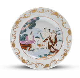 565.  Plato de porcelana esmaltada y dorada de "familia rosa" de Compañía de Indias, representando el Juicio de Paris.China, mediados del S. XVIII.