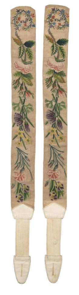 1221.  Dos tirantes con iniciales MR y flores bordadas en petit point y piel.S. XIX.